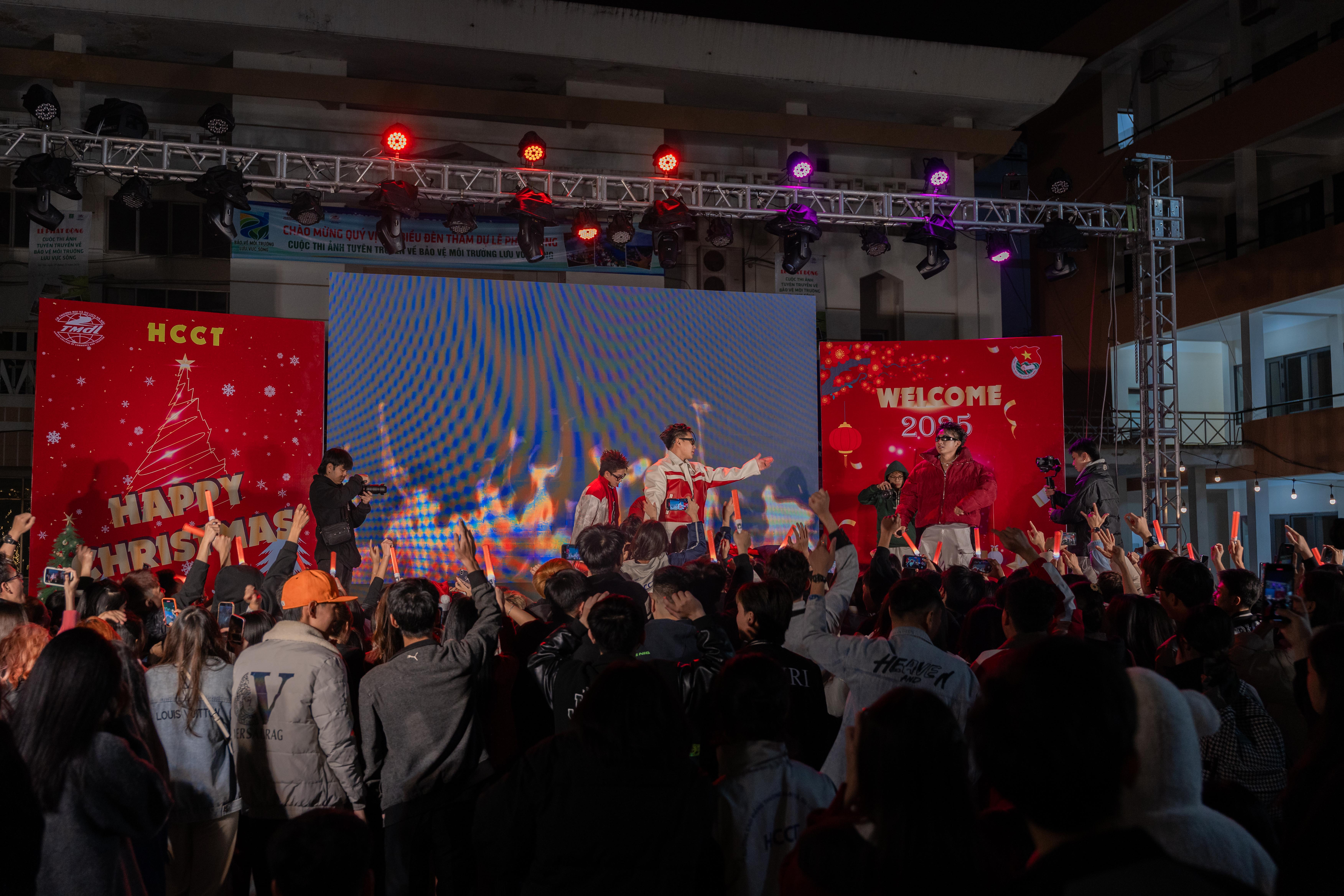 Đêm hội “Happy Christmas” — hình 3