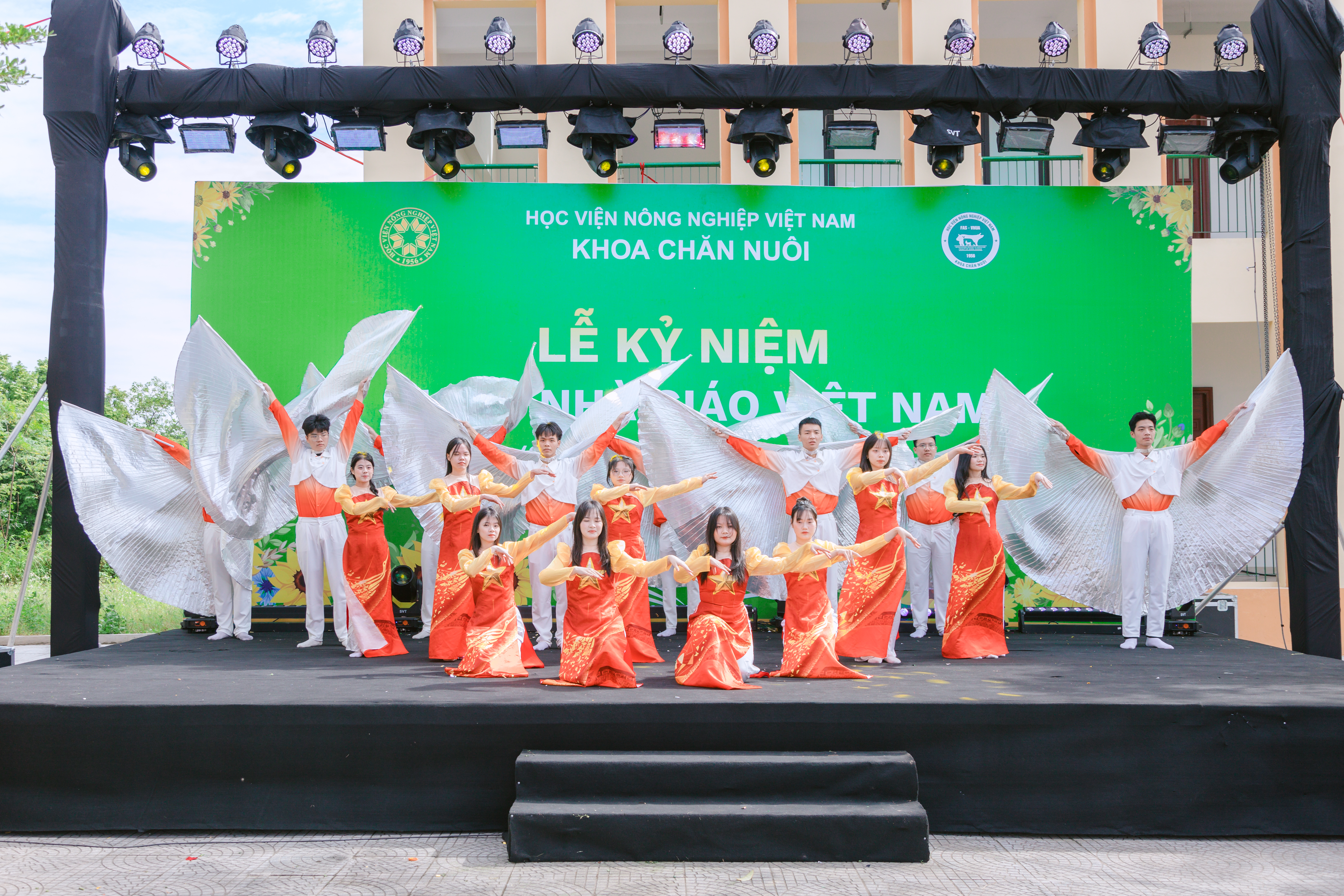 Lễ kỉ niệm Ngày Nhà giáo Việt Nam — hình 4